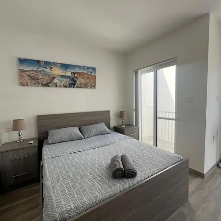 Bright And Convenient Penthouse In Malta *