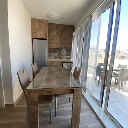 דירה Bright And Convenient Penthouse In Malta