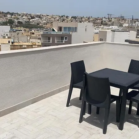 Apartment Bright And Convenient Penthouse In Malta Msida