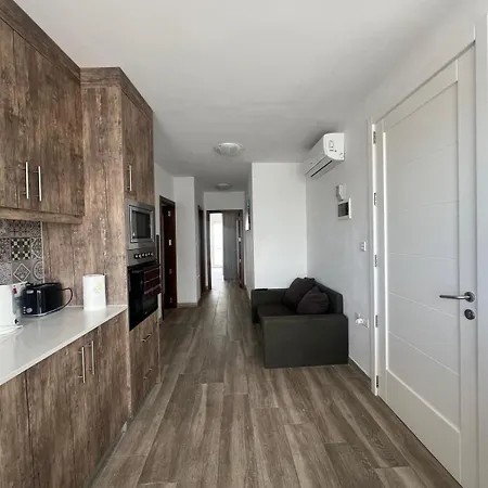 Bright And Convenient Penthouse In Malta מסידה