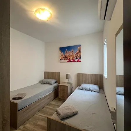 Bright And Convenient Penthouse In Malta * Msida