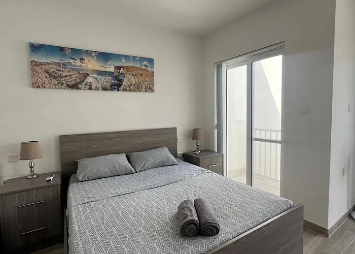 Bright And Convenient Penthouse In Malta *